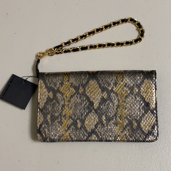 CLUB MONACO | Beverly wristlet - Picture 2 of 11